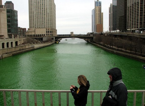 800px_Chicago_River_St_Pat.jpg