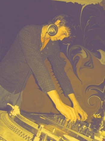 dj_sonik_turntable_1.jpg