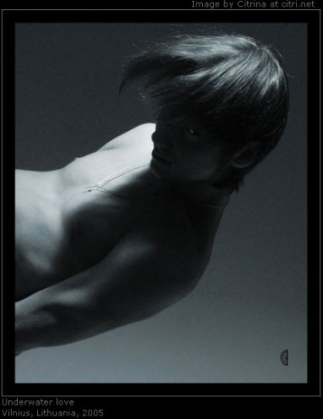 citrina.net_nudes_underwat.jpg