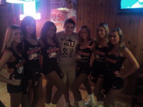 Hooters_1.JPG