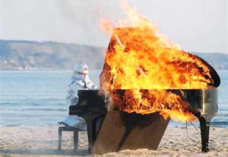 japan_fire_pianist.jpg