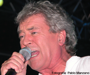 IanGillanOnStage.jpg