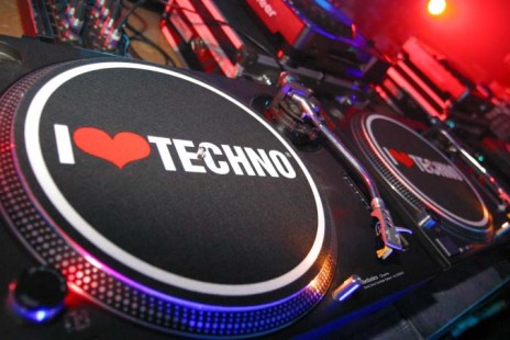 ilovetechno.jpg