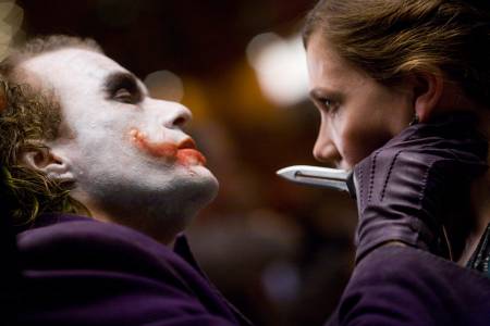 dark_knight_joker_knife.jpg