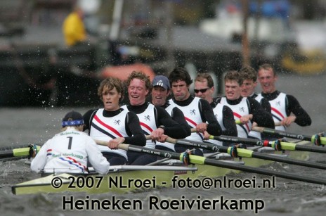 HollandAchtHeinekenRoeivie.jpg